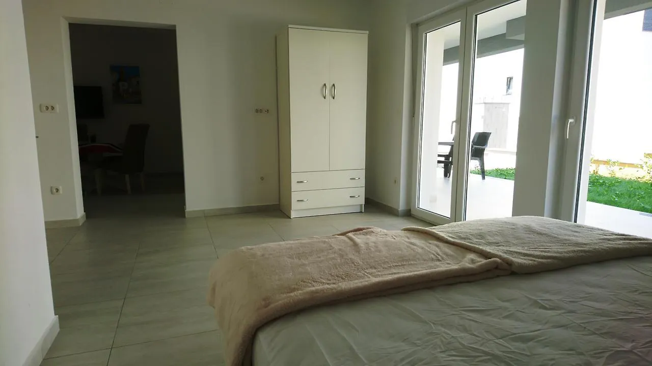 Colic Appartement Njivice