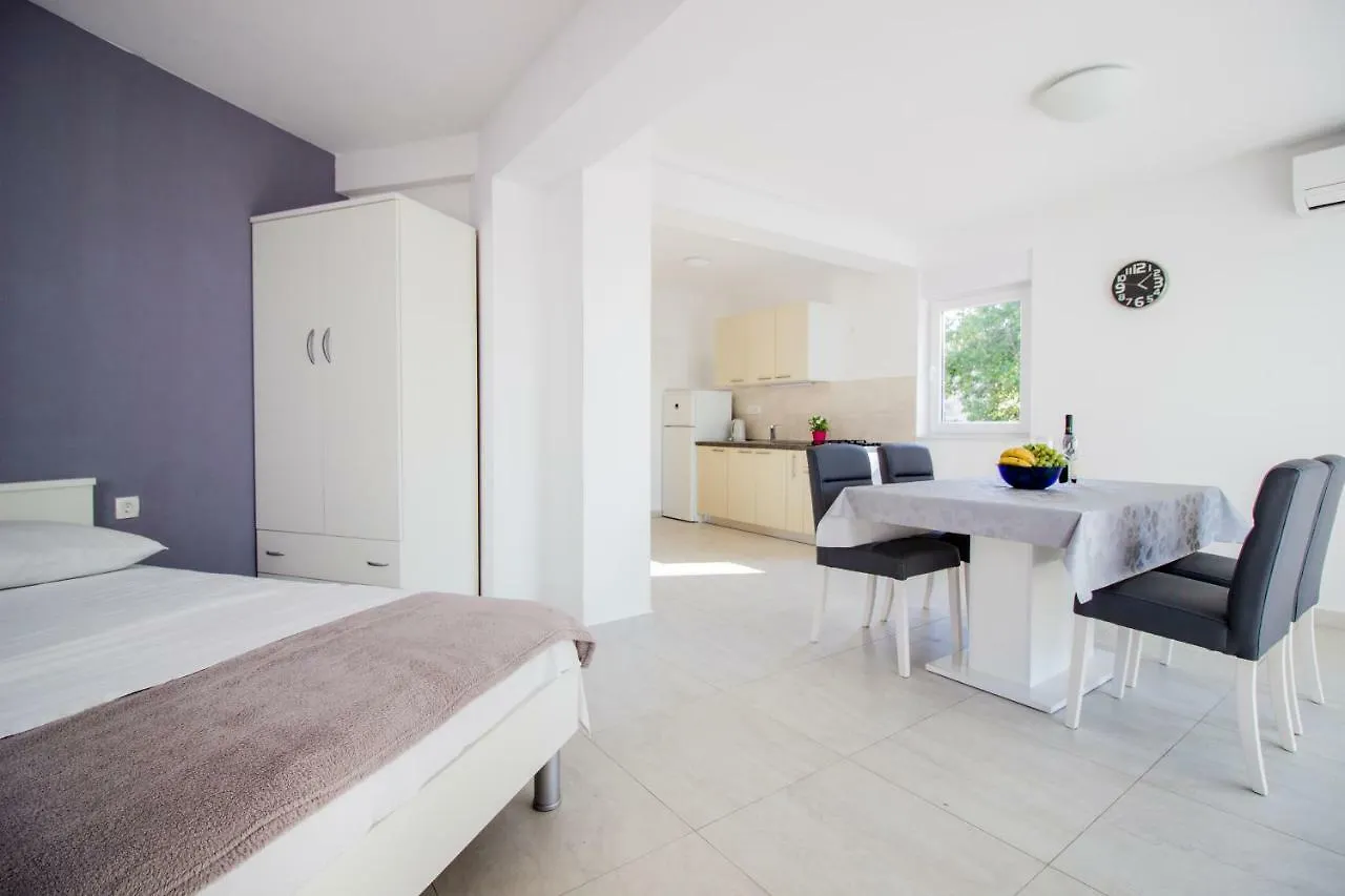 Colic Appartement Njivice 0*,  Kroatië