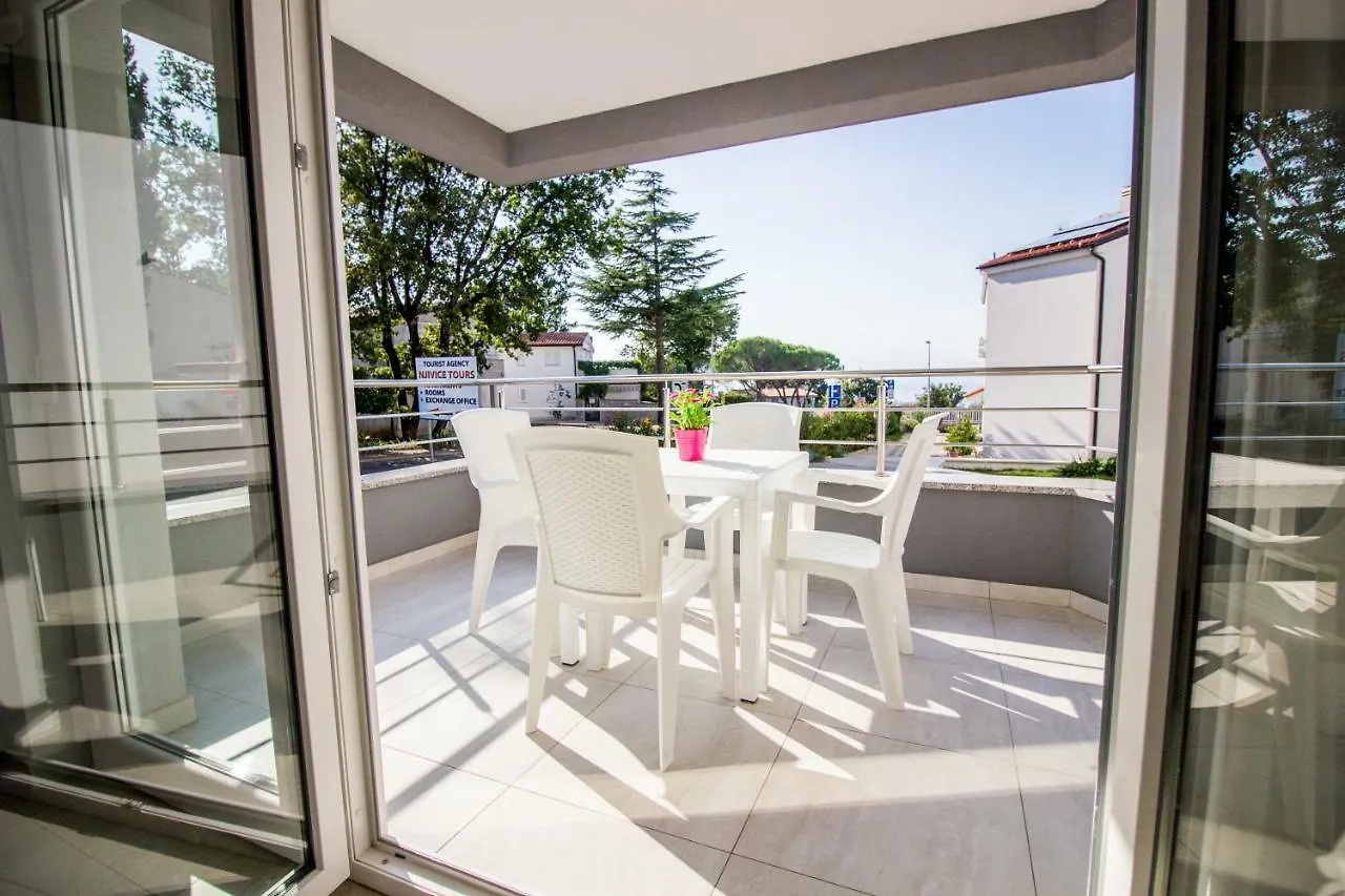 Colic Appartement Njivice 0*,