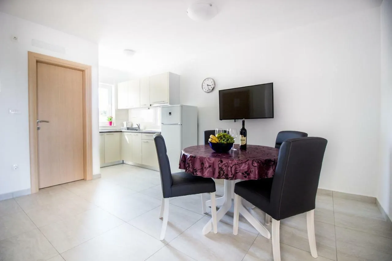 Colic Appartement Njivice 0*,  Kroatië