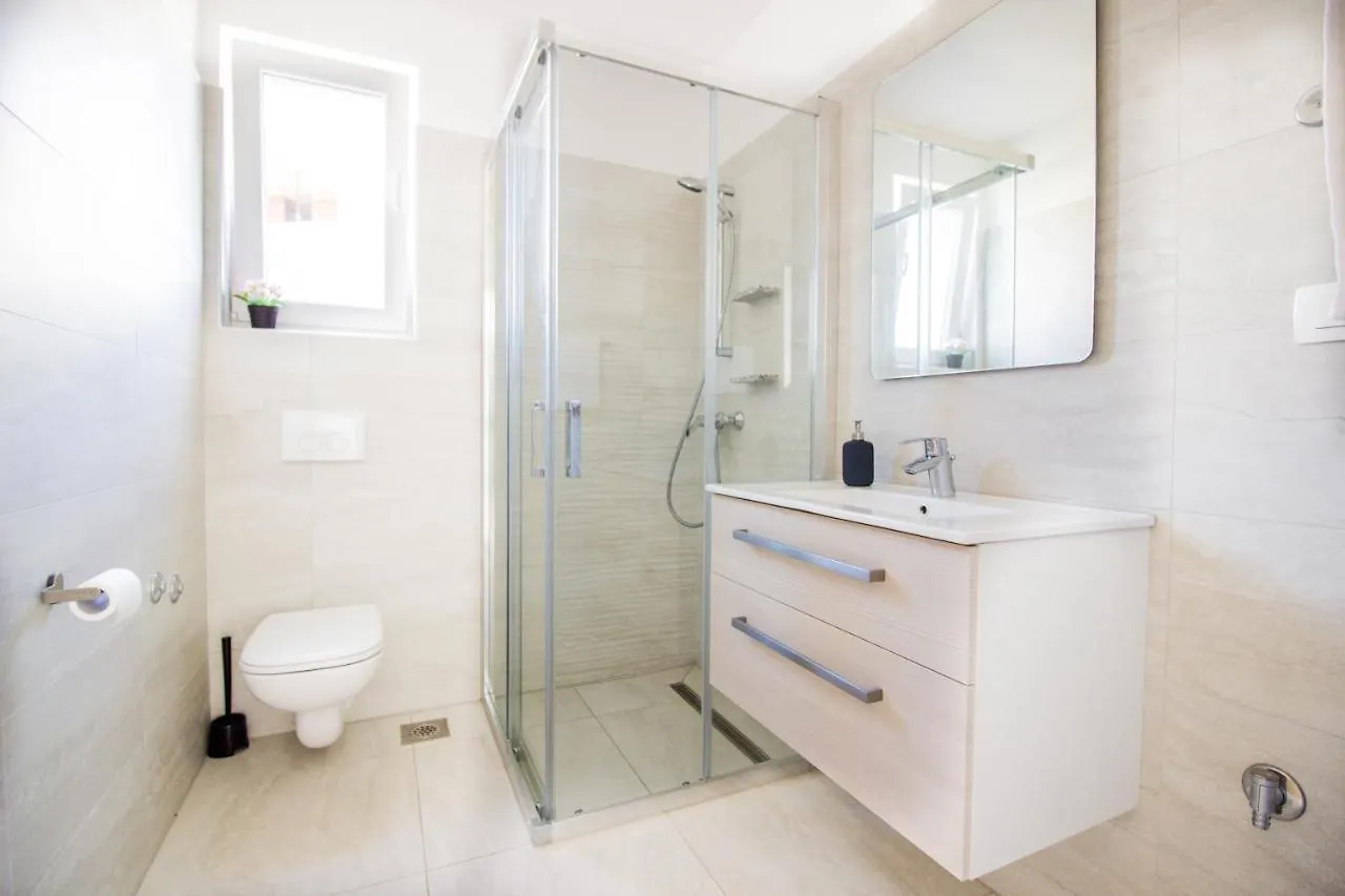 Colic Appartement Njivice